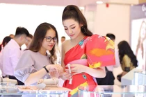 Mẹ Á hậu Tú Anh bức xúc tố cáo kẻ làm ảnh hưởng danh dự con gái