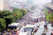 Hà Nội lại tính chuyện đổi giờ học, giờ làm để tránh ùn tắc