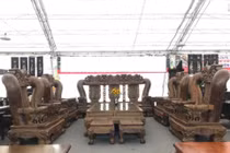 Bộ bàn ghế gỗ mun 3,2 tỷ: Sao đắt thế?