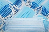 Khẩu trang giảm giá đột ngột khiến dân buôn khóc thét vì ôm hàng