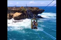 Video: "Đột nhập" hòn đảo giữa biển bằng kiểu đi cáp treo