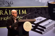 Video: Vẻ "bí hiểm" của Đặng Lê Nguyên Vũ sau 5 năm vắng bóng