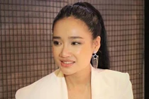 Nhã Phương để lộ nội y sau ồn ào “sinh con” đầu lòng