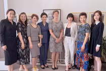 Hot girl trà sữa bị chê khi chụp ảnh với giới thượng lưu