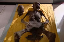 Khai quật hài cốt há hốc miệng trăm năm chưa phân hủy hết