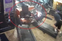 Video: Nữ tài xế lái Mercedes tông thẳng phòng gym, suýt làm chết người