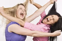 Có nên cùng gia đình nhà chồng đi đánh ghen?