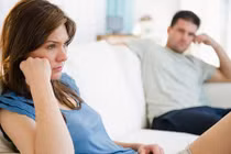 Chồng chu cấp tiền cho mẹ đẻ và kêu "không chịu được thì bỏ”