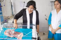 Mẹ sốc khi thấy con sinh ra 2 mình, 4 chân, 4 tay