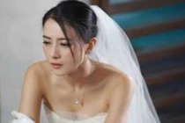 Đêm tân hôn tôi hóa đá khi chồng mở cửa phòng