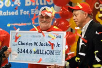 Trúng độc đắc 344,6 triệu USD nhờ vỏ bánh quy mua ở nhà hàng Việt Nam