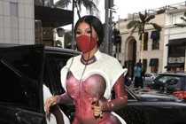Bộ váy đưa Cardi B đứng đầu danh sách mặc gợi cảm nhất 2021