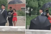 Vì sao vệ sĩ phải mang theo ô khi đi cạnh người nổi tiếng?