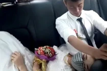 Cô dâu Nghệ An say xe suốt quãng đường về nhà chồng