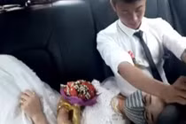 Cô dâu Nghệ An say xe suốt quãng đường về nhà chồng