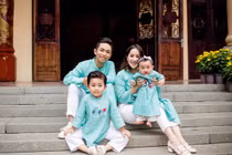 Khánh Thi bất ngờ đăng hình kỉ niệm 12 năm bên Phan Hiển