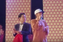 Hoài Linh, Trường Giang phản ứng "lạ" khi bị ném đồ trên sân khấu