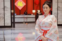 Khách sạn sang trọng TQ dùng "thánh nữ" robot đón khách
