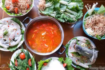 Nóng bỏng lưỡi với lẩu thuyền chài tươi ngon, hấp dẫn