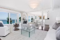 "Đột nhập" biệt thự nghỉ mát sang trọng của Jennifer Lopez