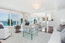 "Đột nhập" biệt thự nghỉ mát sang trọng của Jennifer Lopez