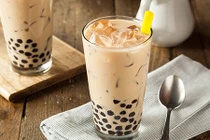 Cô gái thử thách bạn trai chạy 10km mua trà sữa giữa nắng nóng