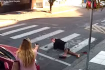 Nữ cảnh sát Brazil bắn chết kẻ cướp khi đang đưa con đi học