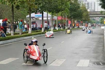 Video: Cuộc thi lái xe tự chế độc lạ ở Hà Nội