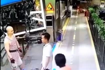 Video: Cú knock out hạ gục thanh niên tập gym gây sốc ở Trung Quốc