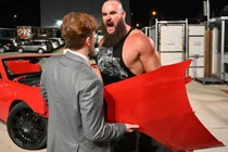 Video: Đô vật cao hơn 2 m phá siêu xe trong gần một phút