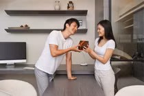 Ngày nào đi làm về cũng bắt gặp chị dâu diễn cảnh không tưởng