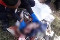 Hãi hùng phát hiện em bé sơ sinh trong đống rác