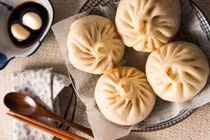 Video: Công thức làm bánh bao thịt gà cho bữa sáng nhanh gọn