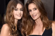 Cựu siêu mẫu Cindy Crawford hối tiếc vì chụp ảnh khỏa thân