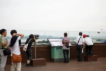 Cuộc sống gần vùng biên giới được vũ trang bậc nhất thế giới