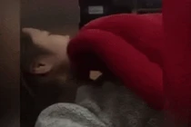 Chồng "troll" vợ khóc khi xem phim gây bão mạng