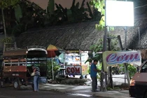 Nữ tiếp viên hoảng hồn phát hiện khách nam nằm chết bí ẩn