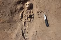 Rùng rợn phát hiện mộ cổ chứa nhiều bộ xương người mất chân