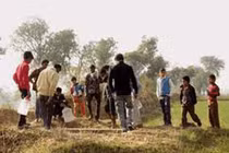 Video: Chui xuống giếng nước chuyên gia phát hiện: Hang ổ sinh vật cực độc!