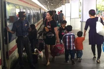 Xúc động trước gia cảnh của nam tiếp viên đường sắt