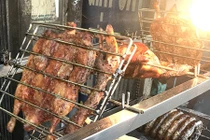 Bí ẩn hàng ngàn con vịt quay mất lưỡi bán tràn chợ Hà Nội