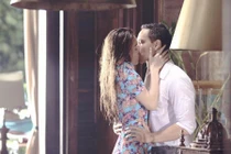 Đi lưu diễn nước ngoài, Hà Hồ gửi tặng Kim Lý tình khúc yêu xa