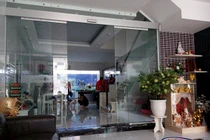 Thăm nhà vợ chồng Trấn Thành - Hari Won, phát hiện điều bất ngờ trong phòng ngủ