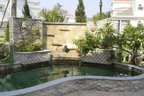 Làm hồ cá trong sân nhà hình gì thì có thể phát tài?