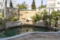 Làm hồ cá trong sân nhà hình gì thì có thể phát tài?