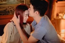 Cô nhân viên mới sững người bởi thứ đằng sau chiếc xe lăn của vợ sếp