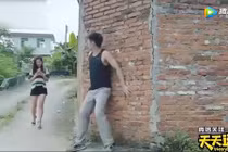 Video: Học theo bí kíp "cua gái", thanh niên nhận cái kết bất ngờ