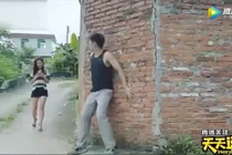 Video: Học theo bí kíp "cua gái", thanh niên nhận cái kết bất ngờ