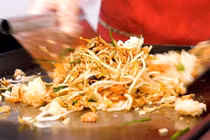 Video: Biến tấu cơm chiên Việt Nam trên đường phố Hàn Quốc