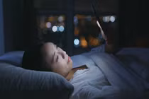 Vợ đưa chồng con lên Facebook để "câu view"